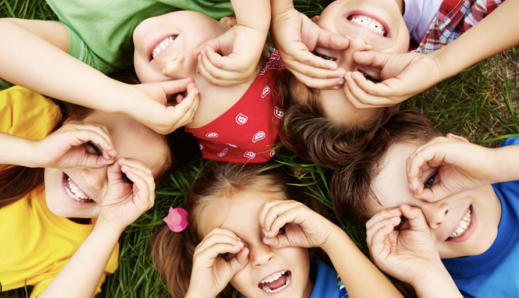 Grupo Kosmos impulsa programas para proteger a infancias mexicanas